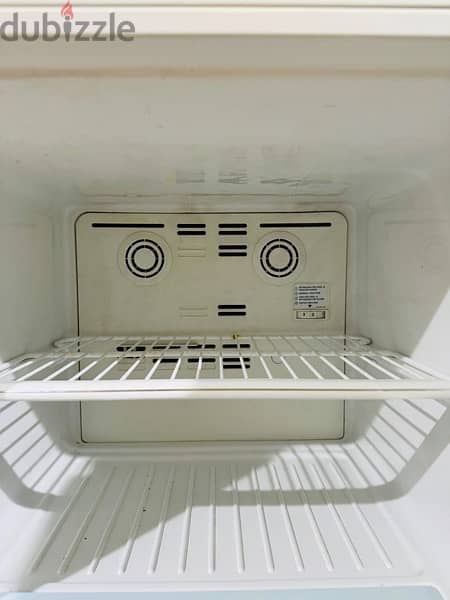 LG 250 ltrs Frost Free Refrigerator 4