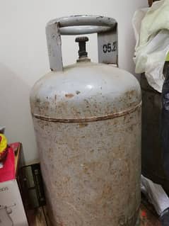 EMPTY GAS CYLINDER WITH GAS STOVE