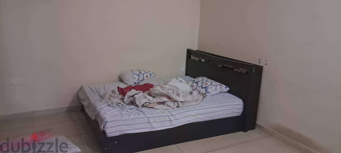 Single bedroom with toilet kithen sharing for indian family or couple 1