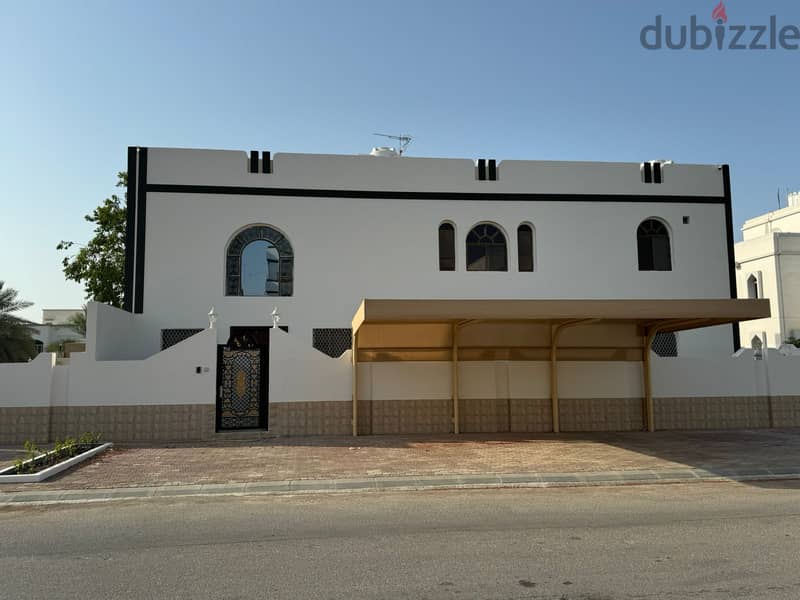 4 + 1 BR Stunning Villa for in Ghubra 1