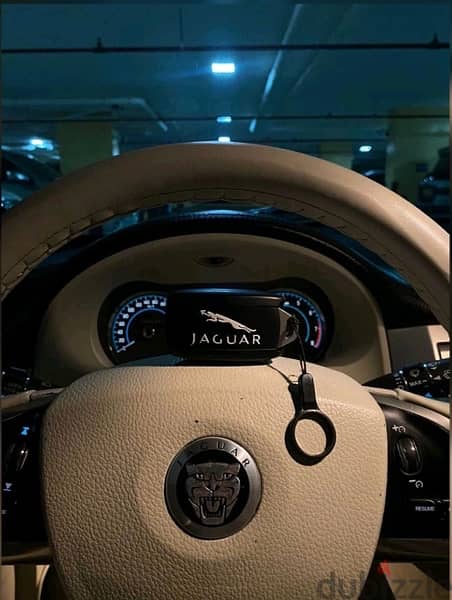 Jaguar XF 2012 3