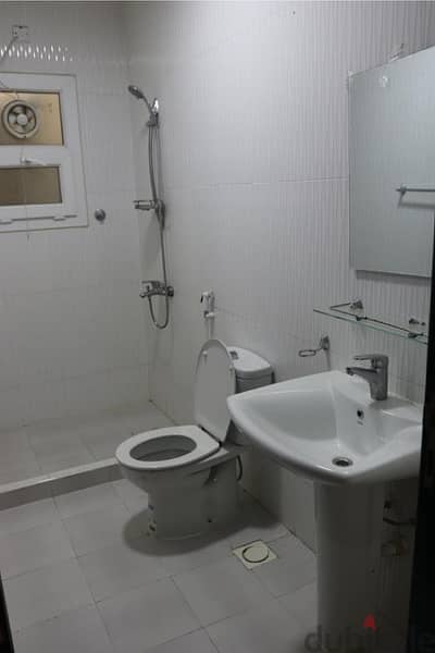 2 bhk flat for rent near alandalus private school mawaleh 8