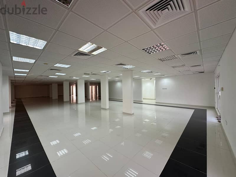 Large Showroom Available in Shatti Near Grand Hyatt Qurum 8