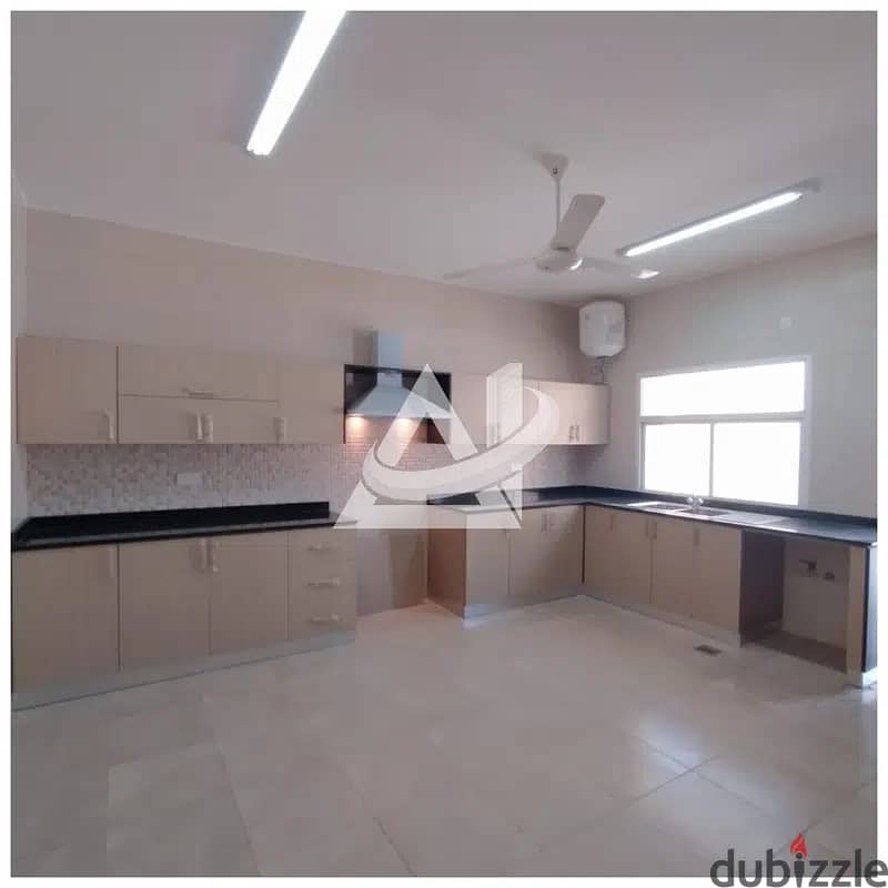 ADV929** 6bhk Brand new complex located in a prime location in the Qur 8