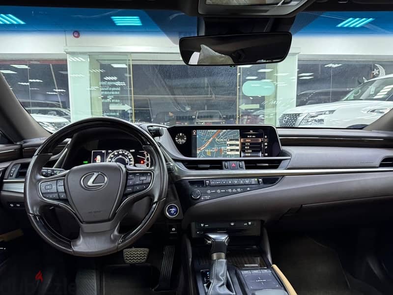 Lexus ES 300 hybrid 2019 10