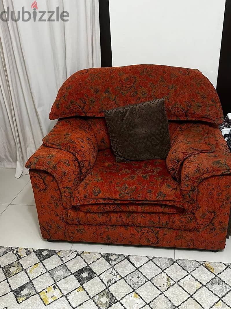 Sofa for sale in darsait 1