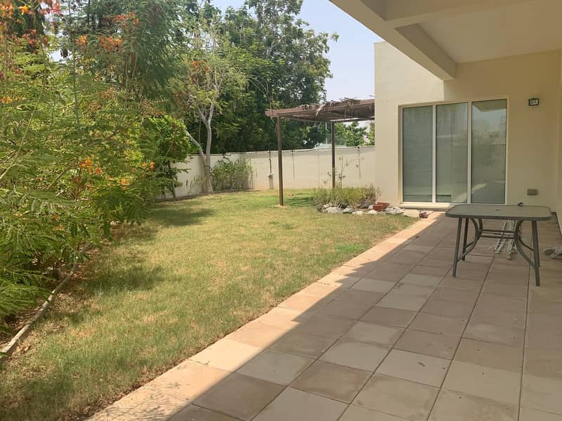 4BHK spacious and very good villa for rent in al mouj 0