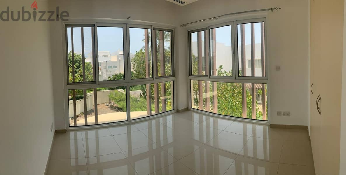 4BHK spacious and very good villa for rent in al mouj 10