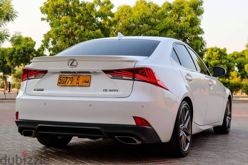 Lexus IS 300 2020 5