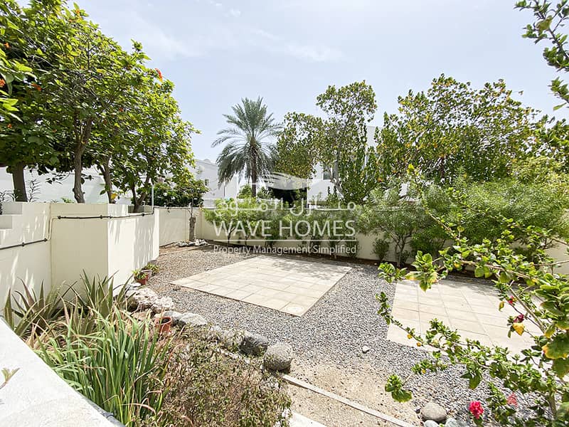 Very Spacious 5-Bedroom Villa in Al Mouj 2