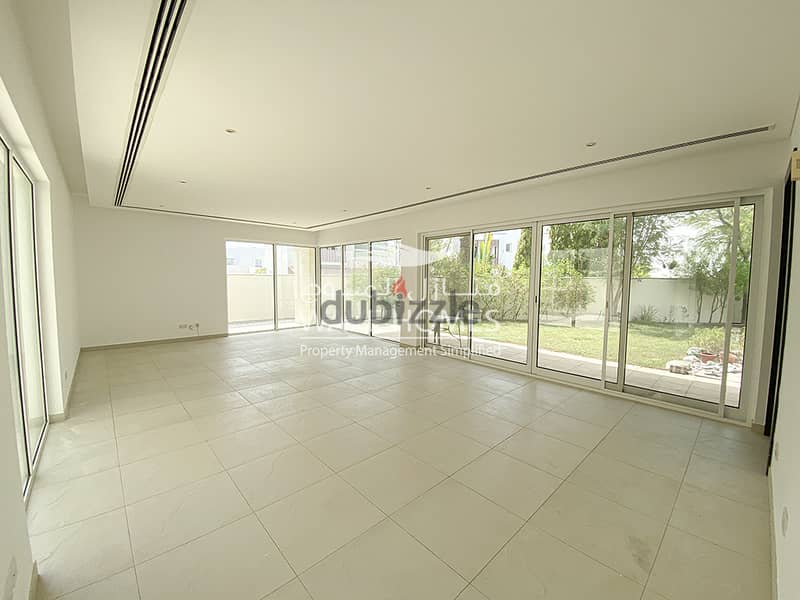 Very Spacious 5-Bedroom Villa in Al Mouj 6