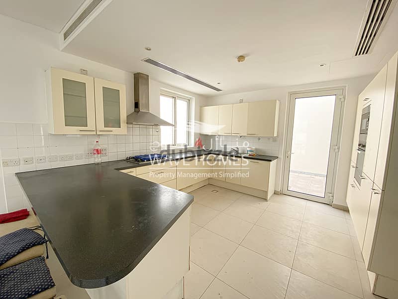 Very Spacious 5-Bedroom Villa in Al Mouj 9