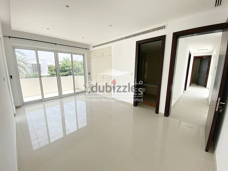 Very Spacious 5-Bedroom Villa in Al Mouj 14