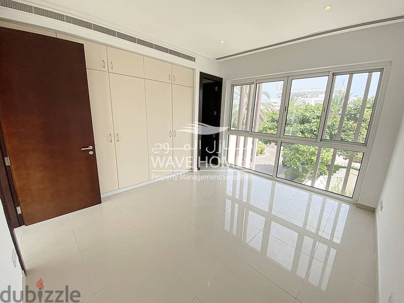 Very Spacious 5-Bedroom Villa in Al Mouj 16