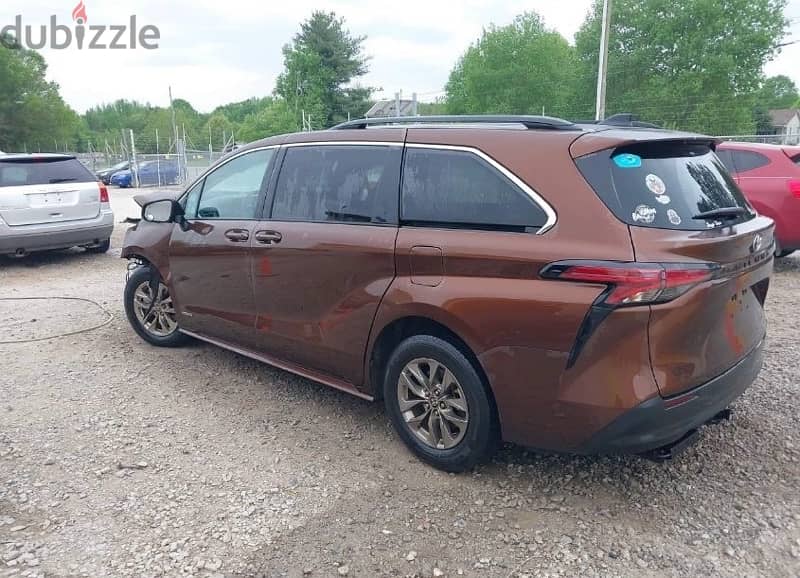 Toyota Sienna 2021 LE 2