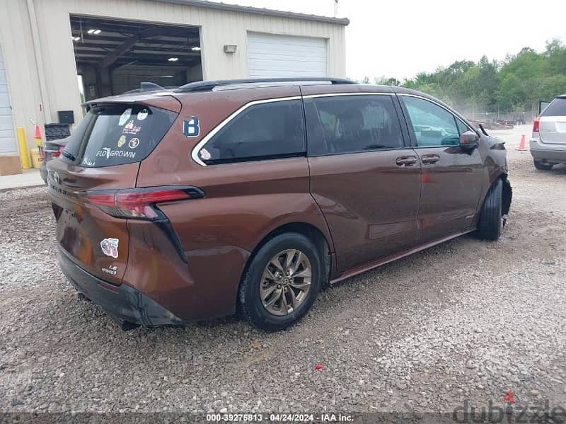 Toyota Sienna 2021 LE 3