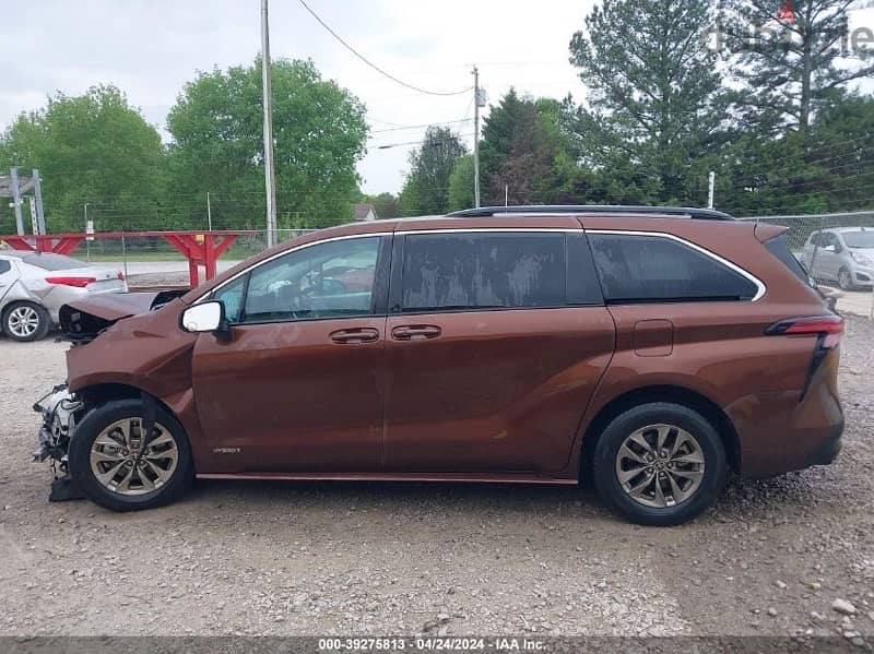 Toyota Sienna 2021 LE 13