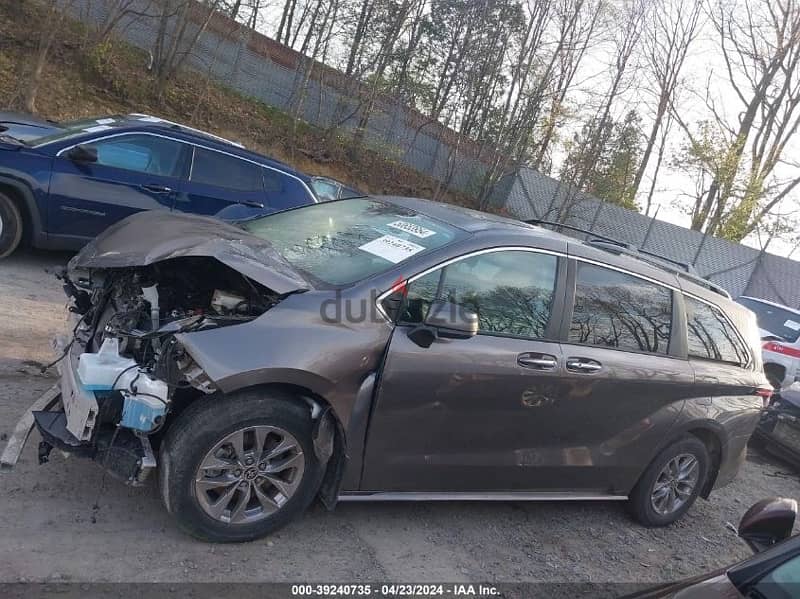 Toyota Sienna 2022 XLE 12