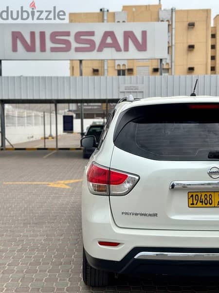 Nissan Pathfinder 4WD Model 2015 Oman Agency 2