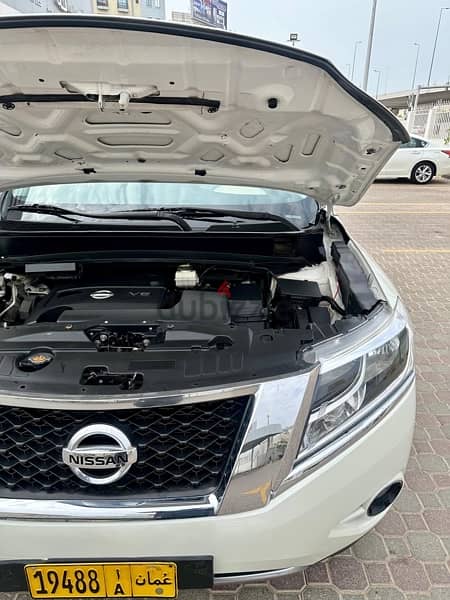Nissan Pathfinder 4WD Model 2015 Oman Agency 4