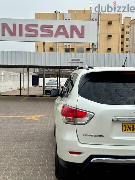 Nissan Pathfinder 4WD Model 2015 Oman Agency 5