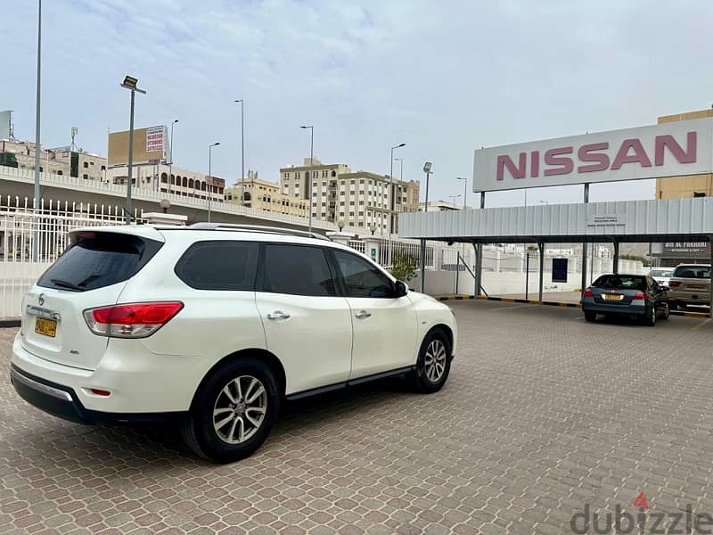 Nissan Pathfinder 4WD Model 2015 Oman Agency 9