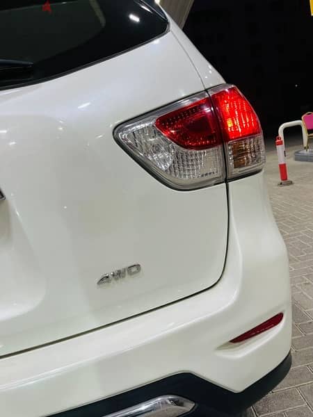 Nissan Pathfinder 4WD Model 2015 Oman Agency 18