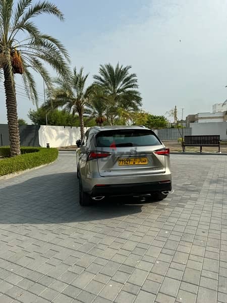 Lexus NX 200t 2015 GCC OMAN للبدل فقط مع دفع رباعي 7 ركاب 2