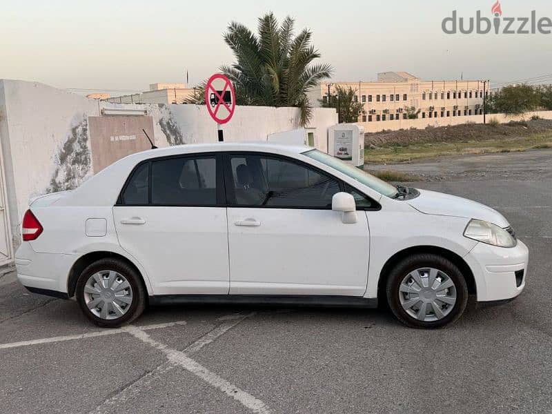 Nissan Tiida 2012 1