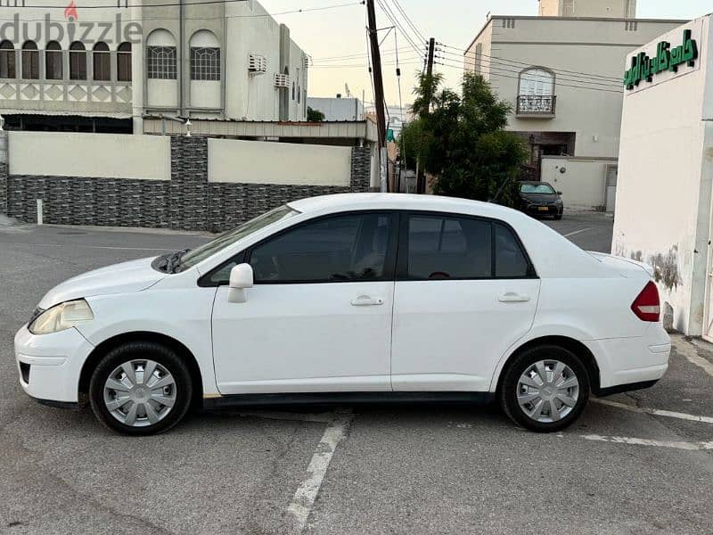 Nissan Tiida 2012 3