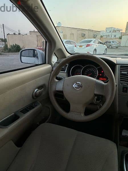 Nissan Tiida 2012 5