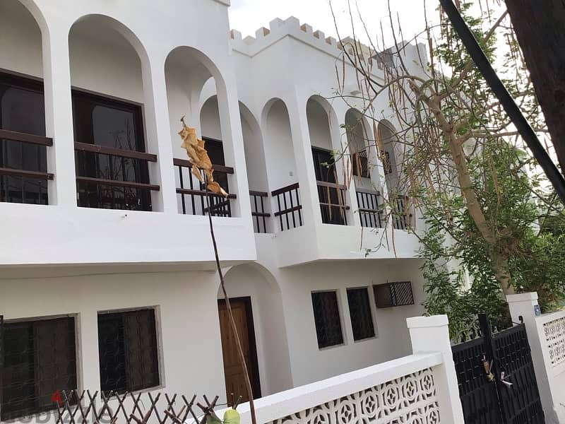 7 bedroom villa for rent in Qurum rose gardenfor executive bachelors 1
