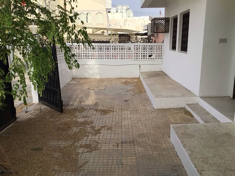 7 bedroom villa for rent in Qurum rose gardenfor executive bachelors 2