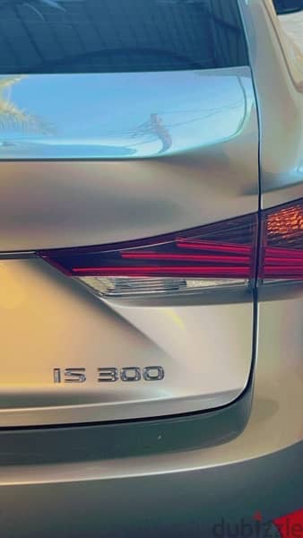 لكزس is 300F sport 3