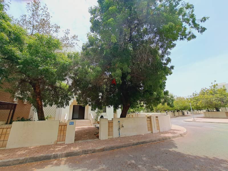 فيلا للايجار الحيل/Villa for rent, Al Hail 6