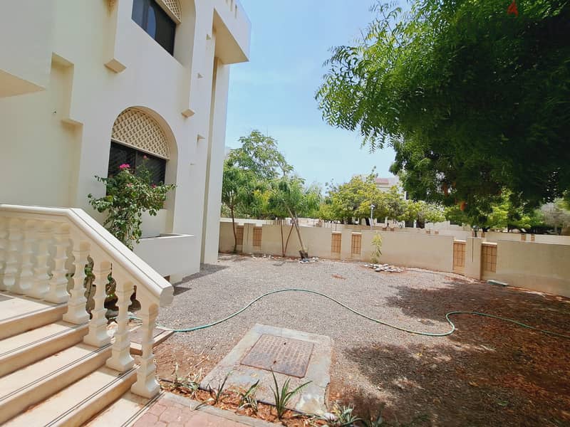 فيلا للايجار الحيل/Villa for rent, Al Hail 9