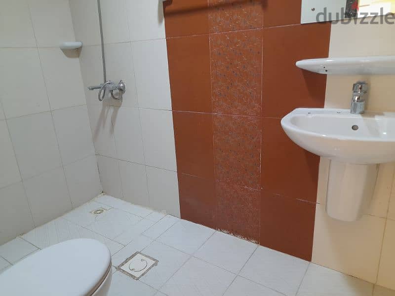 2bhk flat Near Grand mosque Gubrah 7