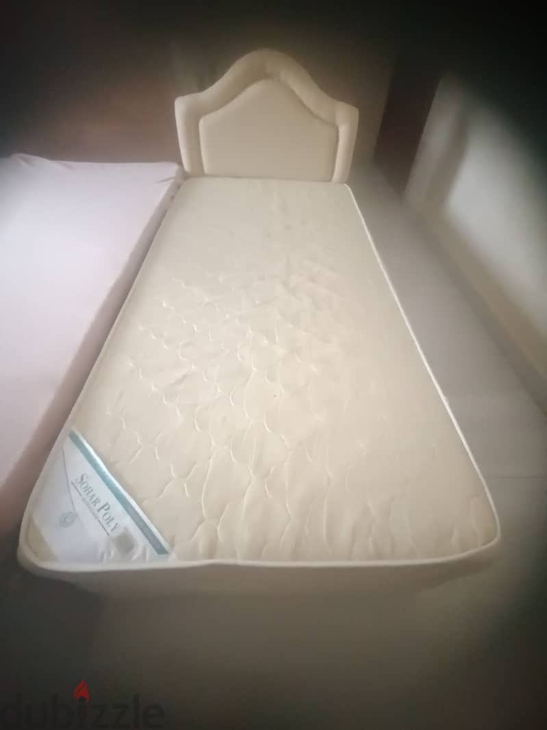 Single cot for sale in darsait 0