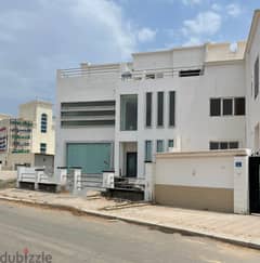 SR-MA-490 Villa for rent in al mawaleh south