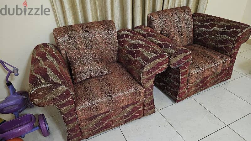 Sofa set 3+1+1 with centre table in good condition 1