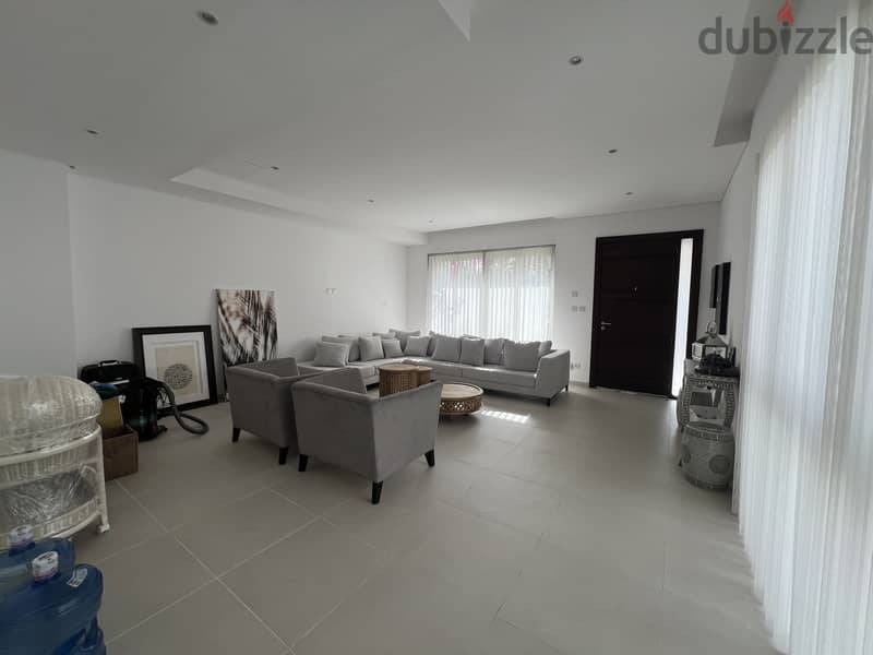 4 Bedroom Villa With Private Pool for Rent in Al Mouj Muscat 8