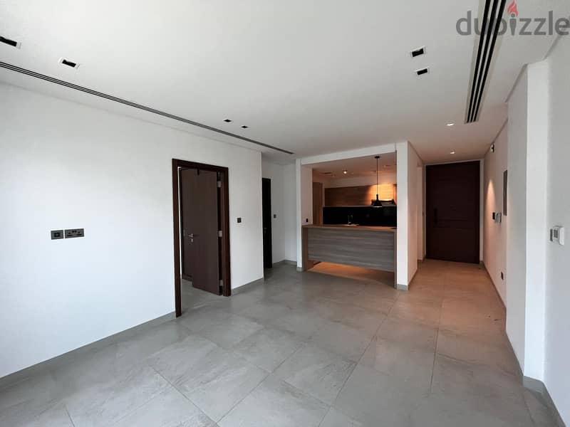 1 BR Luxury Apartment In the Pearl Muscat 2