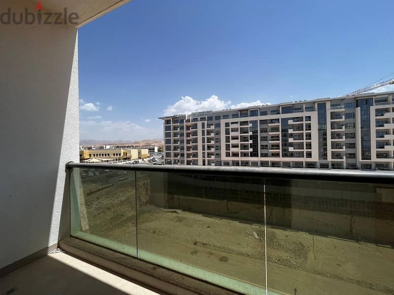 1 BR Luxury Apartment In the Pearl Muscat 3