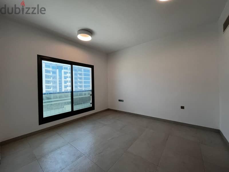 1 BR Luxury Apartment In the Pearl Muscat 5