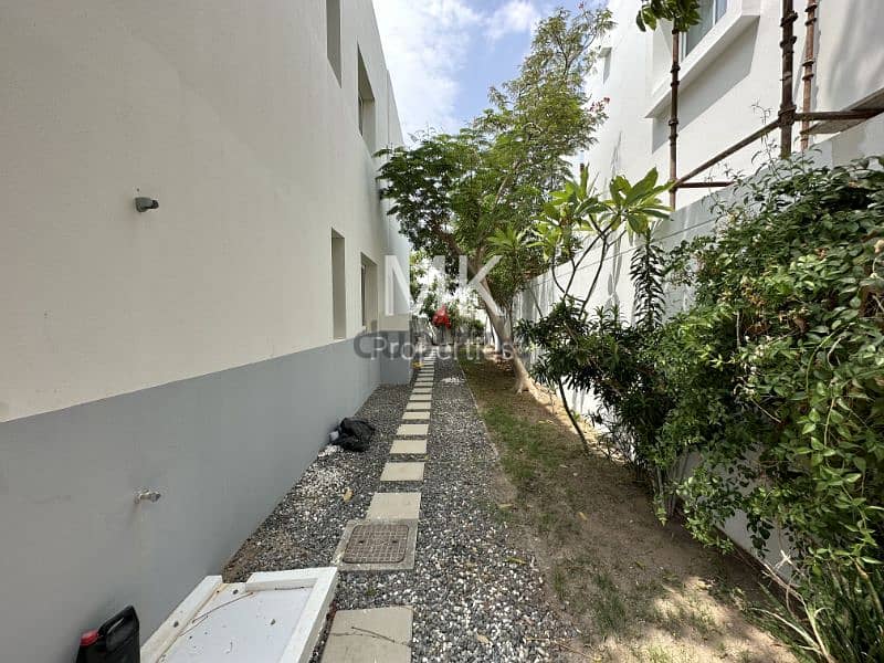 ارقي فلة للبیع/6غرف نوم/villa for sale/freehold /Al mouj muscat 3