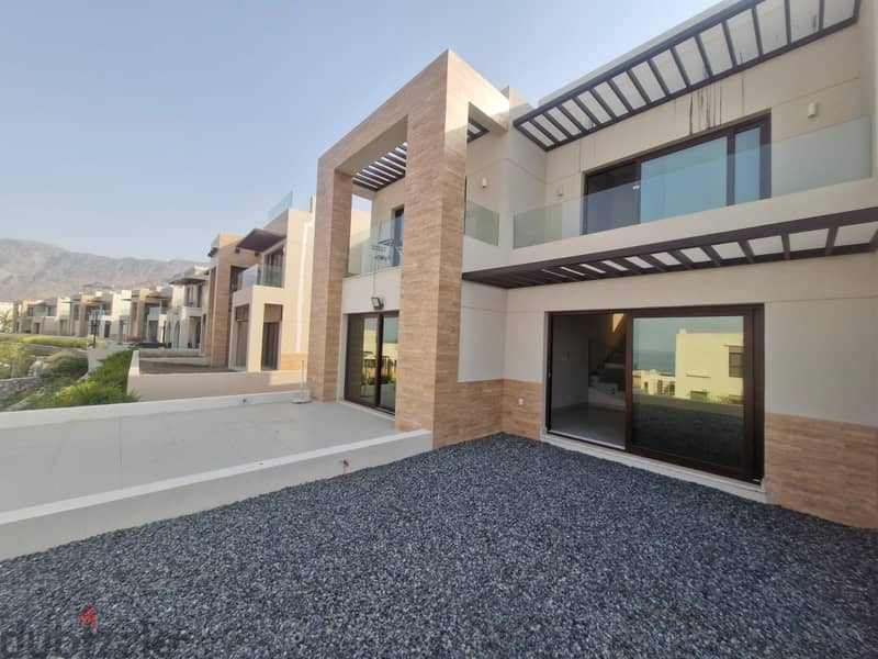 1 BR Excellent Modern Townhouse in Sifah for Sale 6