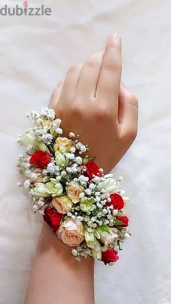 Flower arrangement on hand 4