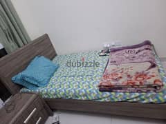 urgent sale queen bed only 0