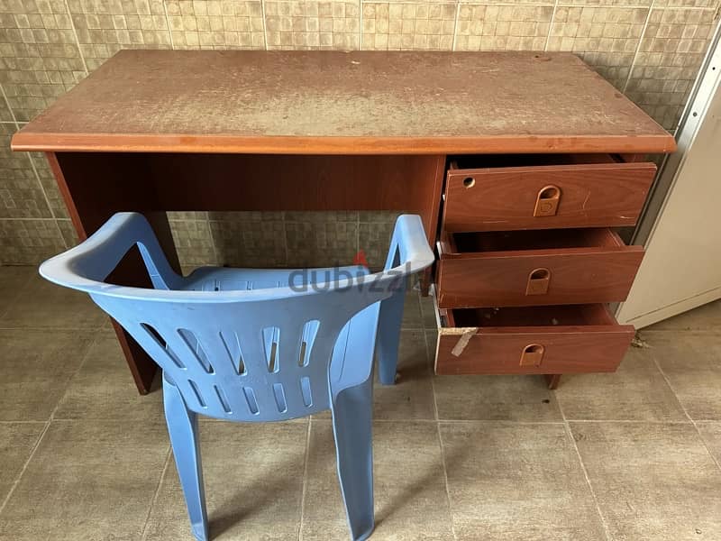 Used Study table with plastic chair 1