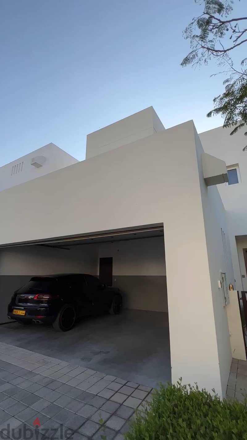 3 + 1 BR Fantastic Villa for Sale – Al Mouj 10